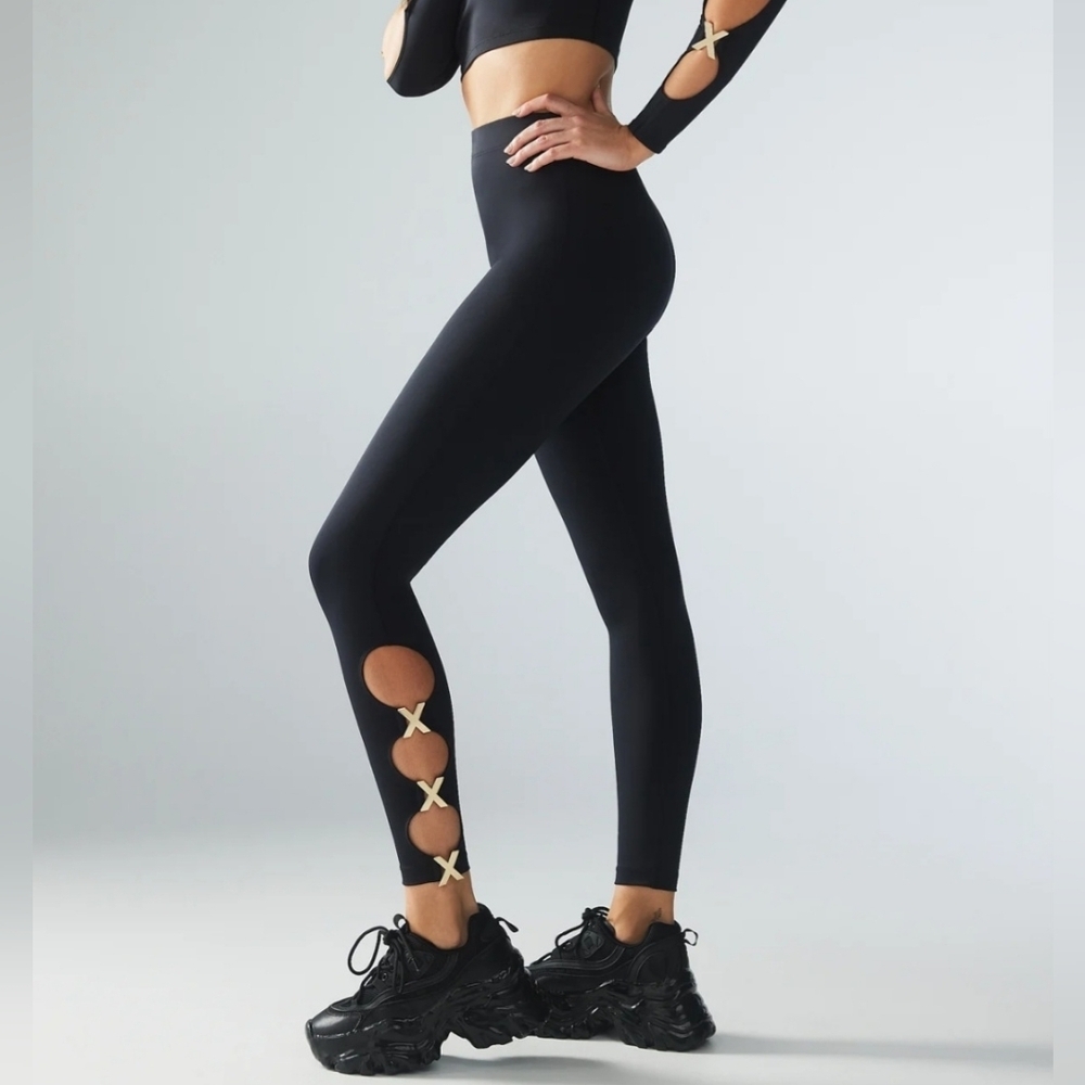 Savage X Fenty By Rihanna Black High-Waisted Leggings with Keyhole Cutout Size M